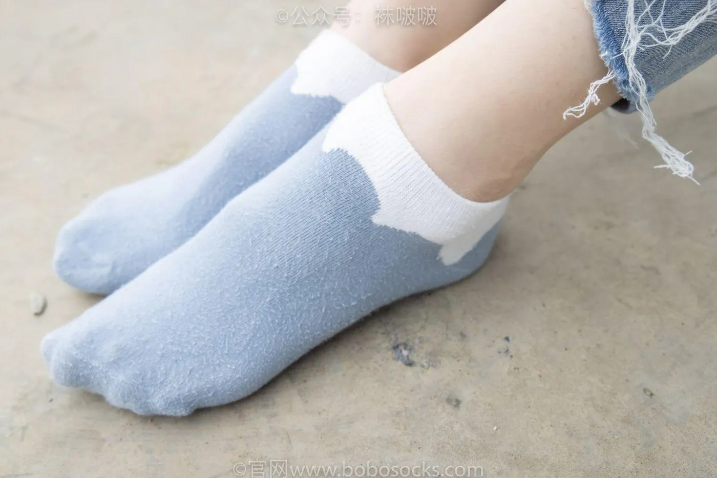 [BoBoSocks袜啵啵]NO.020 熊熊-NB运动鞋、蓝色短棉袜（踩脏）、裸足 [150P]插图5